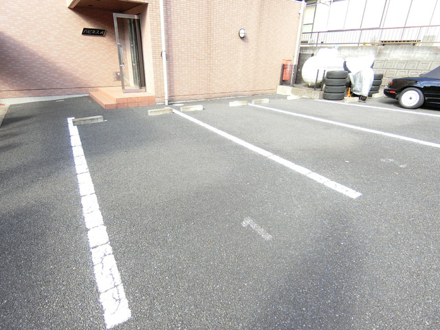 敷地内駐車場♪（要空き確認）
