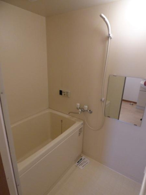 【浴室】 | スズラン | 写真は同タイプの別のお部屋のものです。