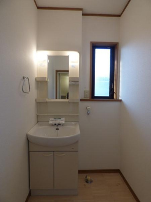 【洗面所】 | スズラン | 写真は同タイプの別のお部屋のものです。