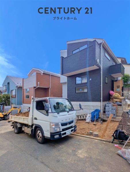 横浜市青葉区桜台の新築一戸建の前面道路含む現地写真|落ち着いた街並みになります。
是非一度、現地へお越しください。 
ご自宅までの送迎もいたします