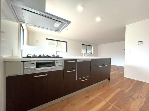 横浜市中区本牧満坂の新築一戸建の前面道路含む現地写真|現在建築中の為、同仕様物件のご案内をさせて頂きます。
お車でご自宅まで送迎承ります。