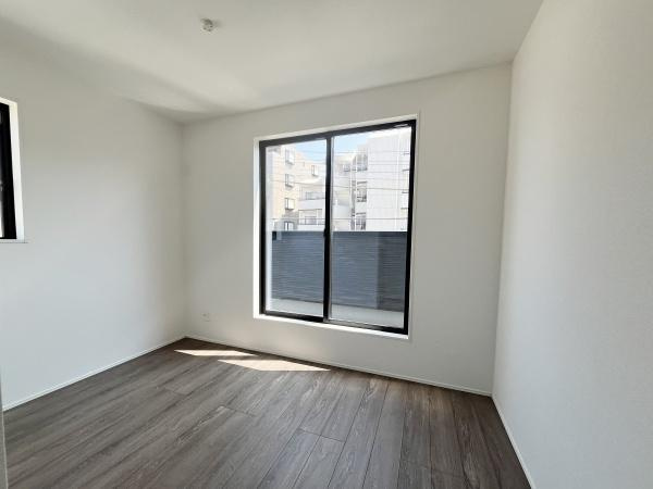 川崎市宮前区鷺沼２丁目の新築一戸建の洋室|日当たりが良く気持ちの良い居室です♪