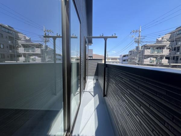 川崎市宮前区鷺沼２丁目の新築一戸建のバルコニー|日当たりのよいバルコニー