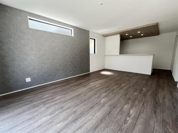 川崎市宮前区鷺沼２丁目の新築一戸建の居間・リビング|キッチンからリビングダイニングまで見渡せて、ご家族のコミュニケーションも取りやすい間取りです♪