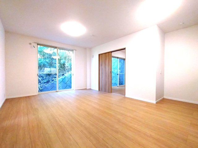 横浜市南区六ツ川一丁目戸建の居間・リビング