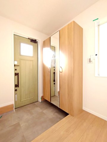 横浜市南区六ツ川一丁目戸建の玄関