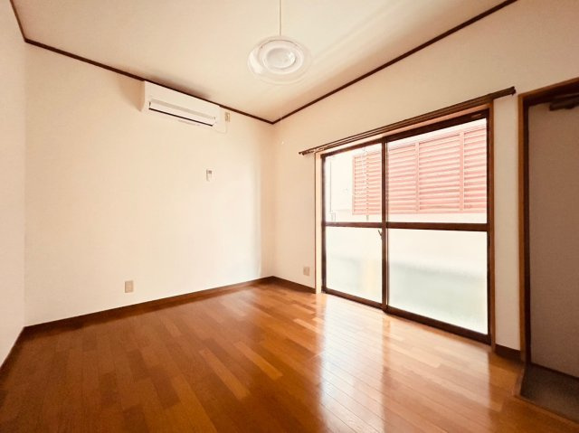 東宅ハイツ潮見が丘A棟の居間・リビング