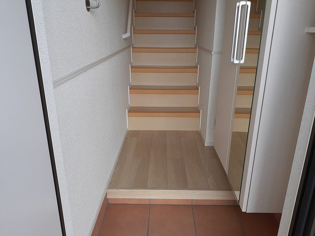 ローズ　ガーデン　大野　Ａの玄関