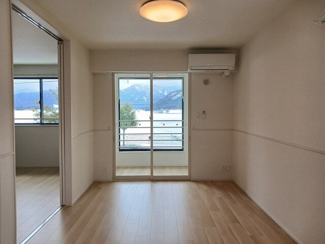 ローズ　ガーデン　大野　Ａの居間・リビング