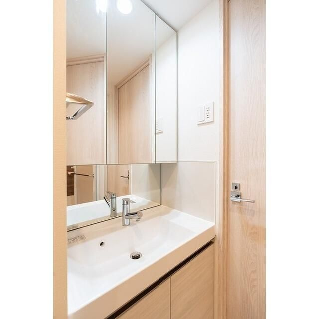 コンフォリア東葛西の洗面所