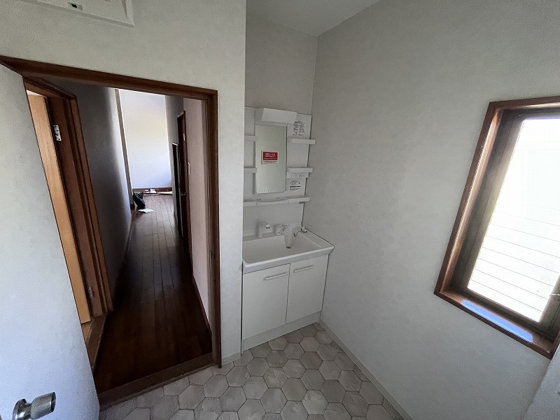 丹波篠山市京町　戸建の独立洗面台|独立洗面化粧台が付いています