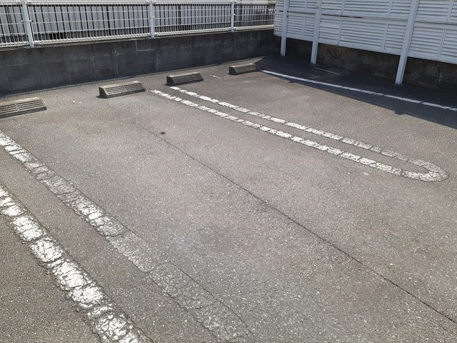 メゾン・レリアの駐車場