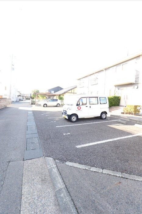 ジョイフラットの駐車場