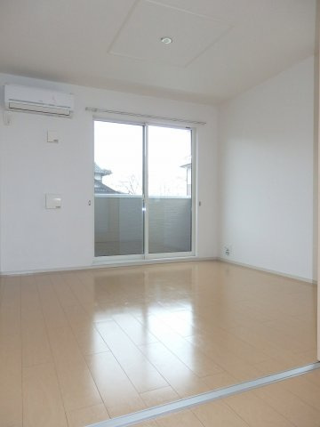 シュティル・ブリーゼの居間・リビング|こちらのリビングで趣味の時間をお楽しみください