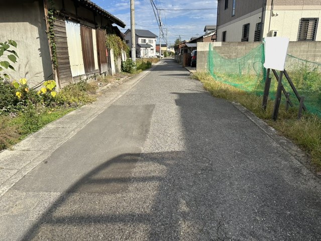 沢津町1丁目1-25　売土地の前面道路含む現地写真