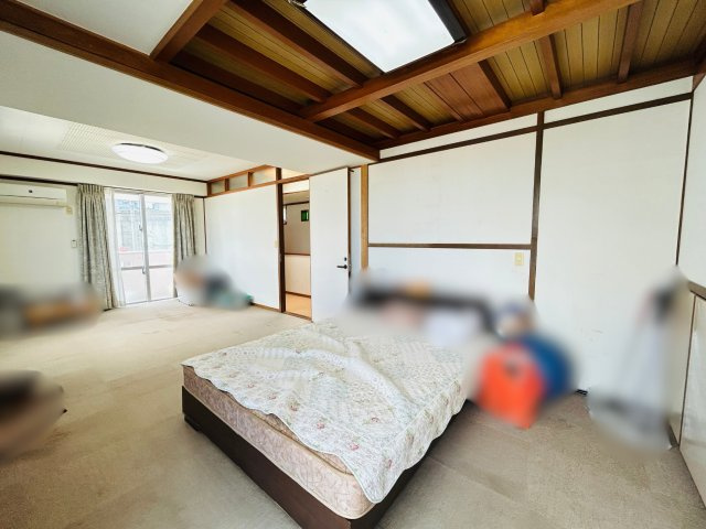 中城村伊集戸建ての洋室