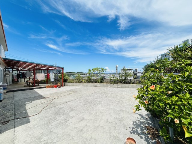 中城村伊集戸建ての駐車場