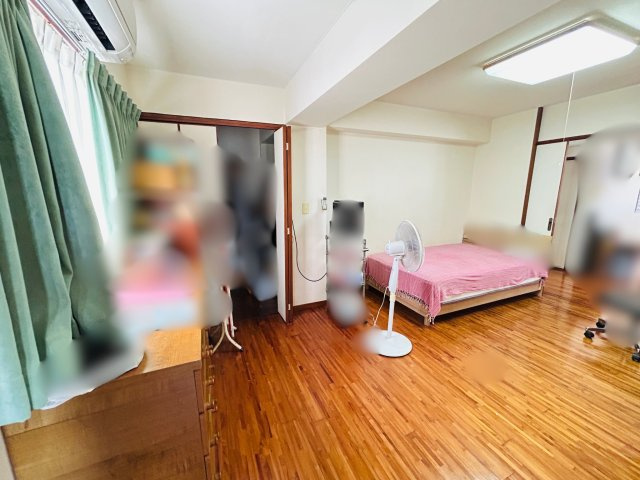 中城村伊集戸建ての洋室