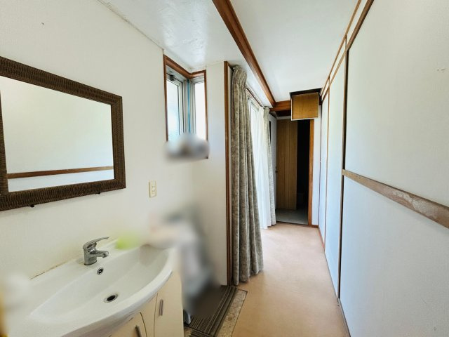 中城村伊集戸建ての独立洗面台