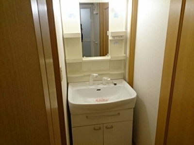 【洗面所】 | シャン・ド・フルールⅡ | ゆったりとスペースのある洗面所