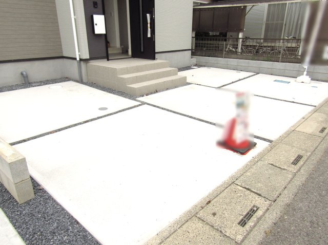 草加市手代3丁目 新築分譲住宅 1号棟の駐車場