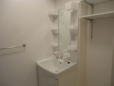 【洗面所】 | D-ROOM大屋 B棟１LDKT | 明るい洗面所です