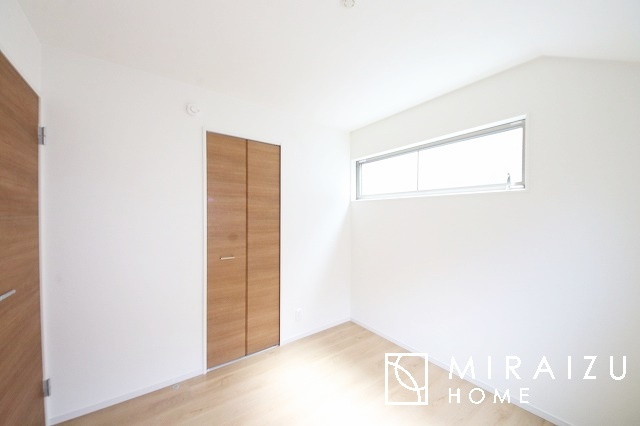 【子供部屋】 | 暮らしやすさを考えたプランで快適な現地ロケーションを実現。安らぎに満たされる、ゆとりのある日々を過ごせます♪