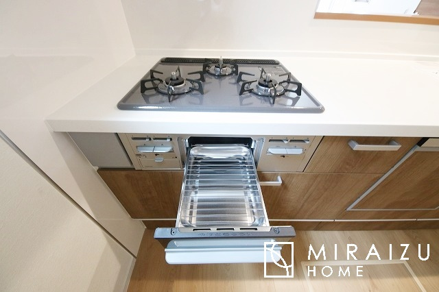 【キッチン】 | プライバシー性と開放感を高める住環境。陽当たりの良い開かれたロケーションを活かし、心地よい暮らしをプランニング