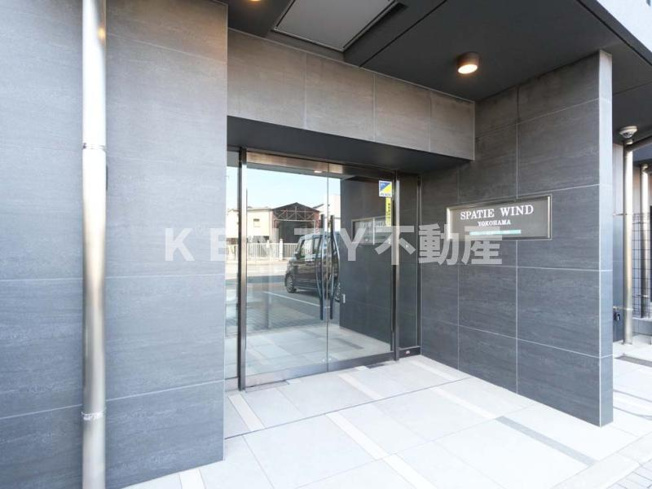 【エントランス】 | スパシエウインド横浜 | 落ち着いたエントランスです