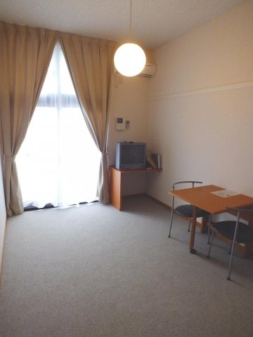 レオパレス鶴ヶ島の居間・リビング|居間です