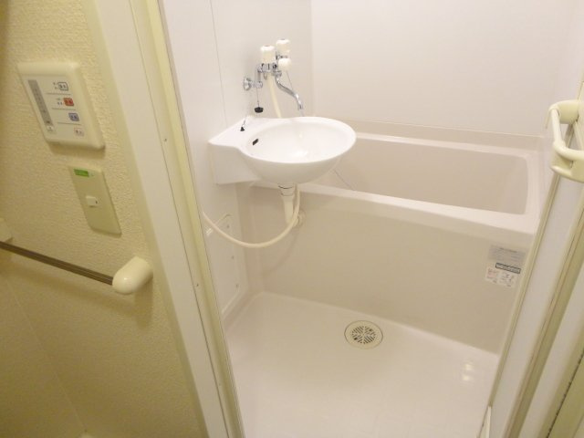 レオパレス鶴ヶ島の浴室|きれいなお風呂です