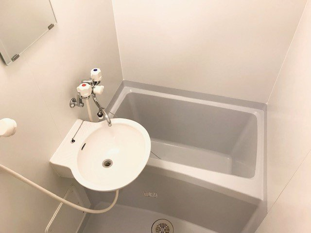 レオパレスエスペランサＢの浴室|お風呂で日々の疲れを落としましょう