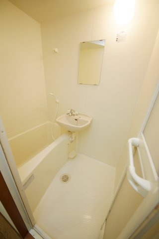 エクセルフジエの浴室|別部屋同一間取りのお写真となります。
