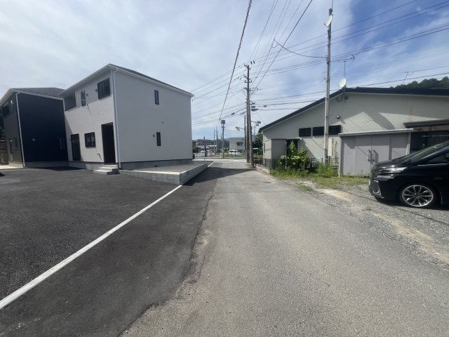 新築戸建・新築建売　いわき市内郷内町第6　Cradle Garden　全2棟の前面道路含む現地写真|車通りが少なく静かな住宅街に立地♪前面道路も穏やかな雰囲気でゆったりとした暮らしができます♪