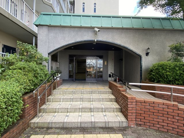 京都北山スカイハイツA棟のエントランス