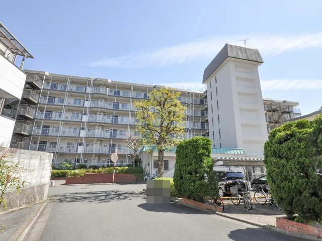 京都北山スカイハイツA棟の外観