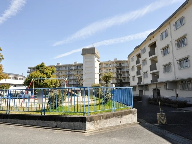 京都北山スカイハイツA棟の外観