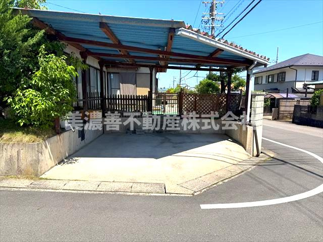 ６５５１６　各務原市尾崎北町中古戸建ての駐車場