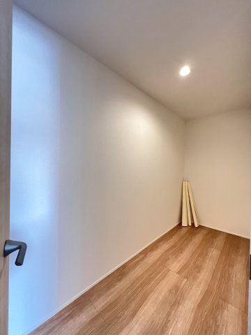 碧南市六軒町　新築分譲住宅《1号棟》の洋室