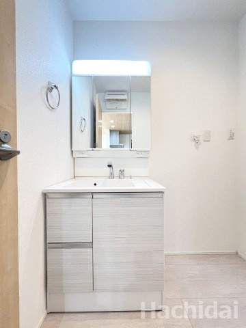 碧南市六軒町　新築分譲住宅　全2棟　1号棟の独立洗面台