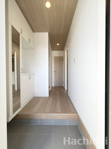 碧南市六軒町　新築分譲住宅　全2棟　1号棟の玄関