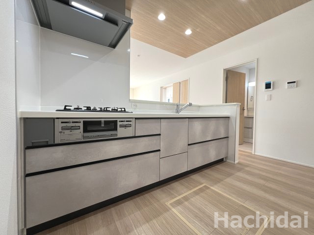 碧南市六軒町　新築分譲住宅　全2棟　1号棟のキッチン