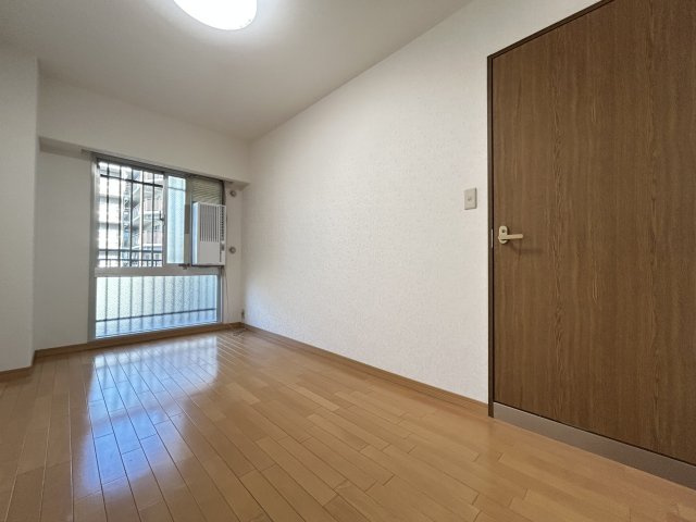 ◆室内リフォーム済み◆地下鉄東西線「石田」駅徒歩７分◆エアコン３台新設の３ＬＤＫ◆ルネ伏見東の洋室|洋室