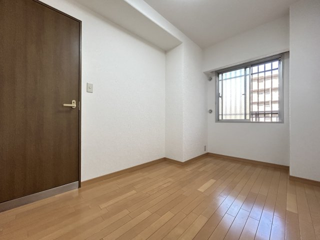 ◆室内リフォーム済み◆地下鉄東西線「石田」駅徒歩７分◆エアコン３台新設の３ＬＤＫ◆ルネ伏見東の洋室|洋室