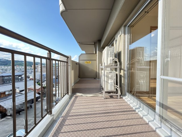 ◆室内リフォーム済み◆地下鉄東西線「石田」駅徒歩７分◆エアコン３台新設の３ＬＤＫ◆ルネ伏見東のバルコニー|バルコニー