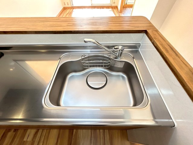 ◆室内リフォーム済み◆地下鉄東西線「石田」駅徒歩７分◆エアコン３台新設の３ＬＤＫ◆ルネ伏見東のキッチン|シンク