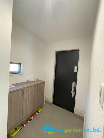 平塚市四之宮3丁目　未入居戸建　全7区画4号棟の玄関