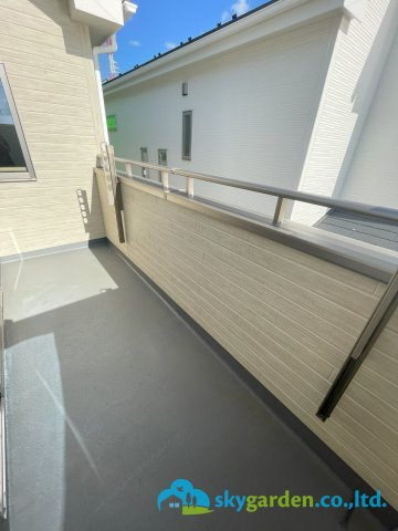 平塚市四之宮3丁目　未入居戸建　全7区画4号棟のバルコニー