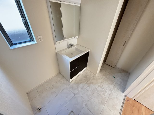 市川市大野町１丁目　新築戸建て　全１棟の独立洗面台