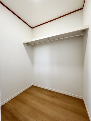 桜井市大字大福の洋室|寝室8帖のWIC